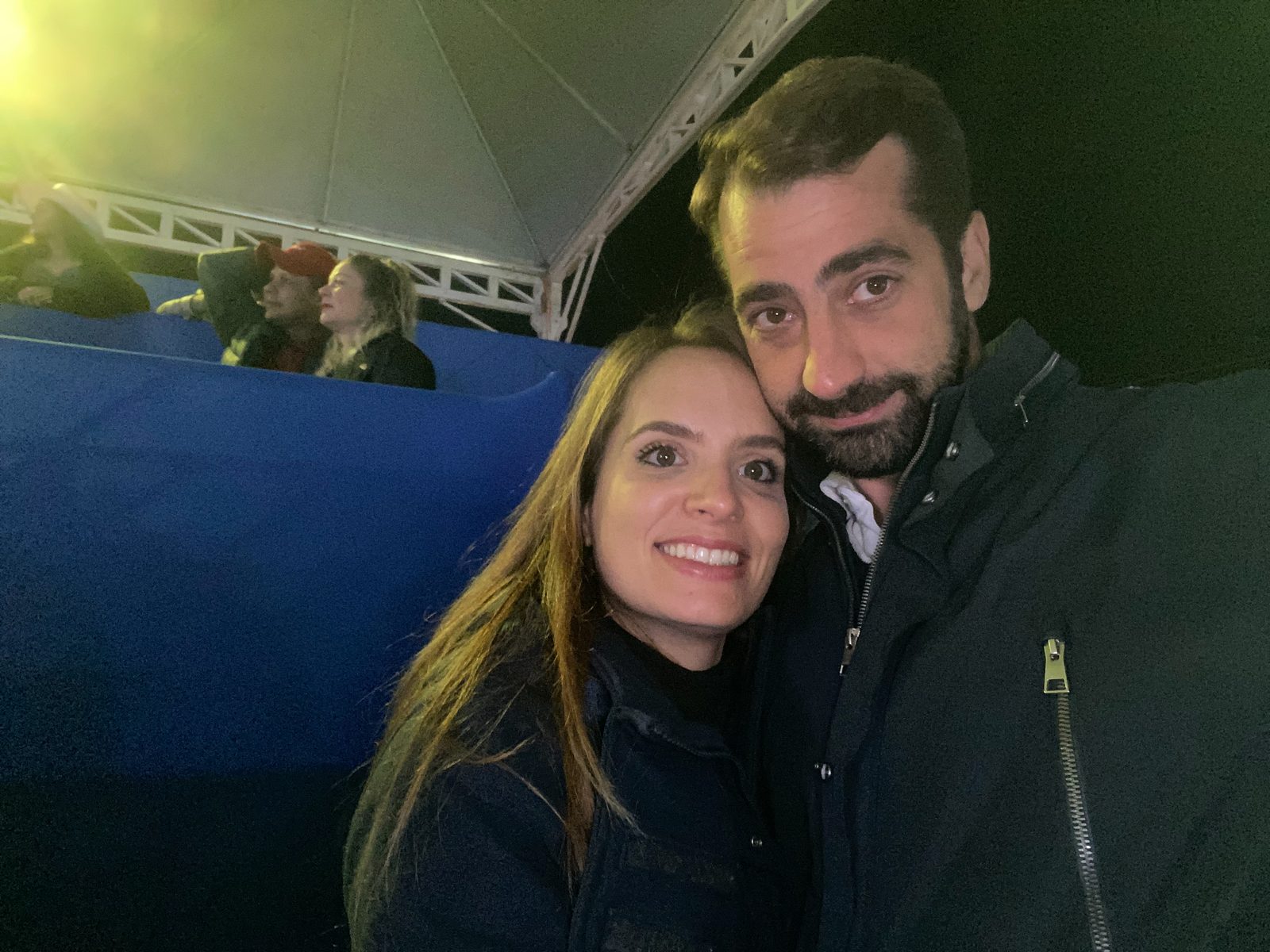Daniel und seine Frau bei der Ankunft in Brasilien am Flughafen, 2022.